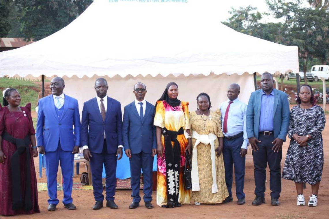 Owek. Joseph Kawuki awamu n’abamu ku bakulembeze b’Essaza Ssingo mu nsisinkano e Kiboga Owek. Joseph Kawuki awamu n’abamu ku bakulembeze b’Essaza Ssingo mu nsisinkano e Kiboga